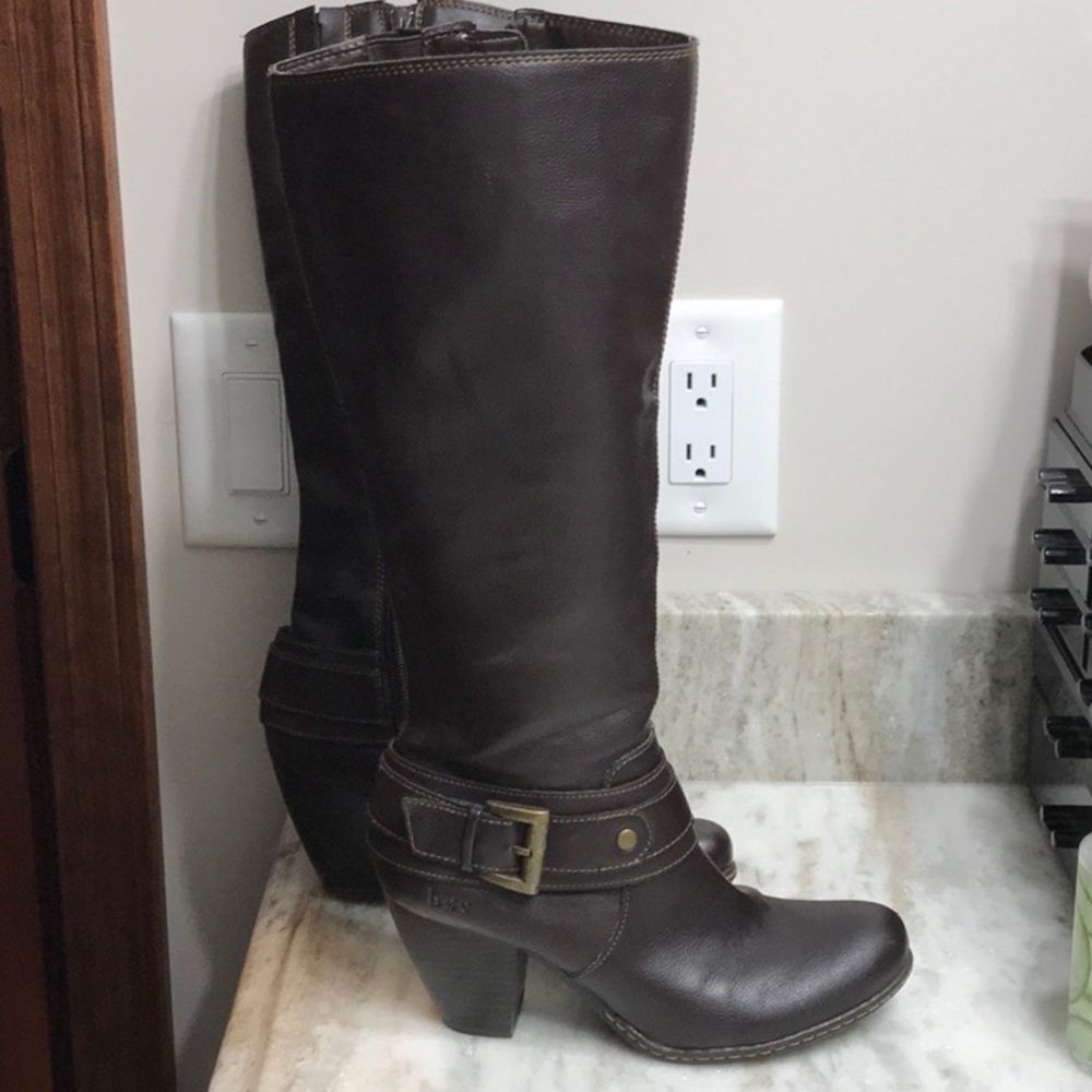 B.o.c boots size 6, dark brown